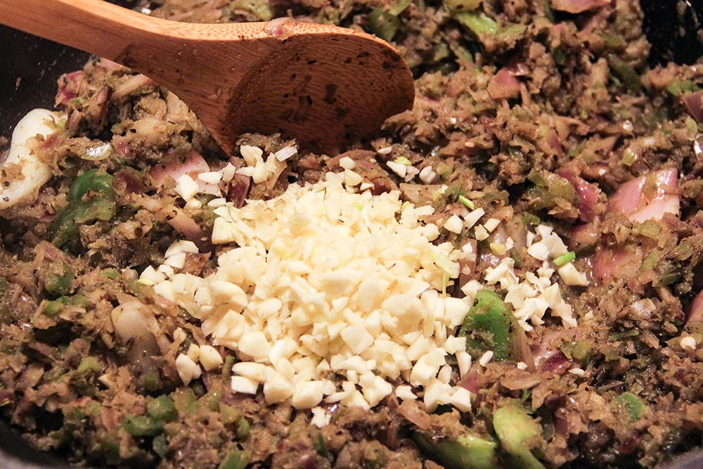 Minced Garlic With Ingredients