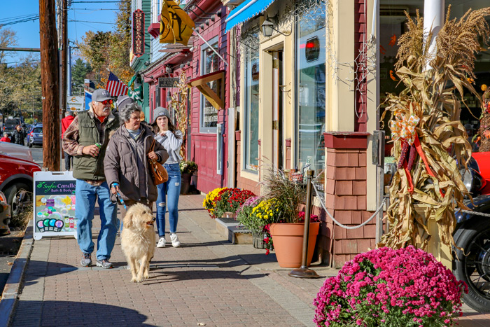 Tourists In North Conway New Hampshire