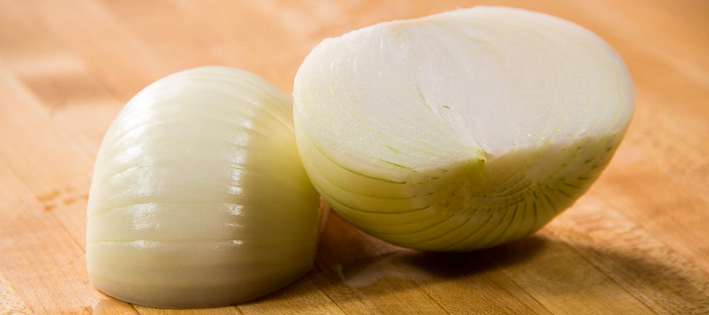 https://glaszart.com/wp-content/uploads/2022/03/how-to-properly-chop-onion.jpg